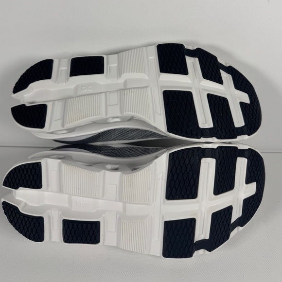 Women’s On Cloudmonster 2 White/Frost Size 9.5